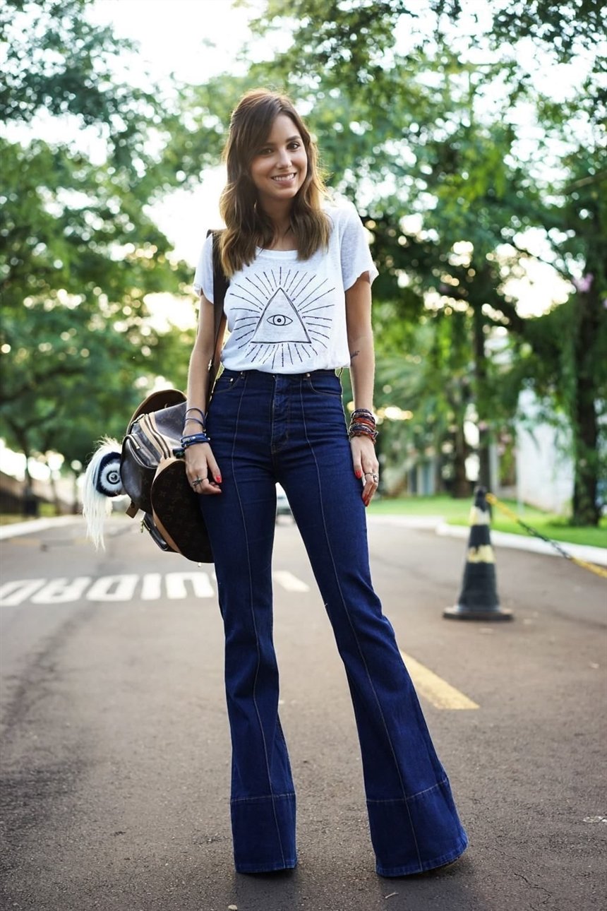 Модные женские джинсы 2023: последние новинки сезона