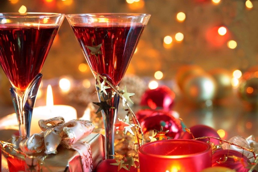 10 низкокалорийных алкогольных напитков для новогоднего стола