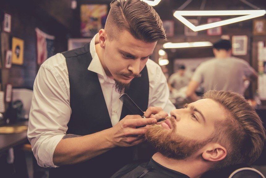 Мужские стрижки и бороды 2023: какие тренды в этом сезоне