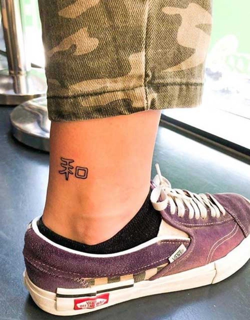 35 интересных дизайнов татуировок на лодыжках для женщин, которые в моде в 2023 