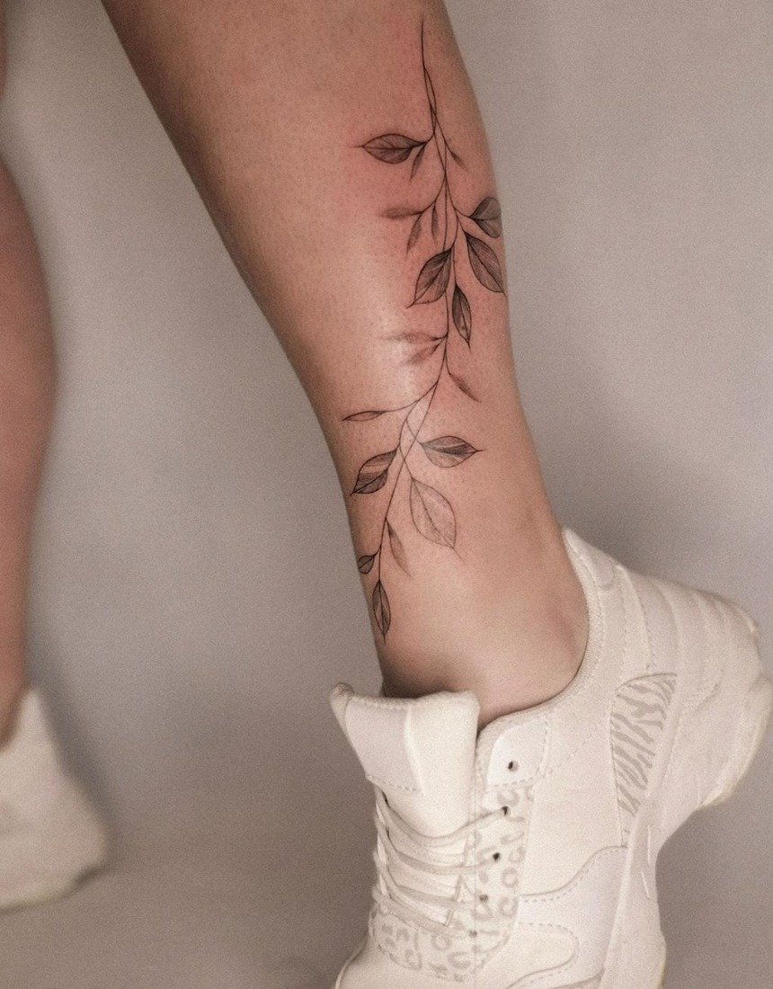35 интересных дизайнов татуировок на лодыжках для женщин, которые в моде в 2023 