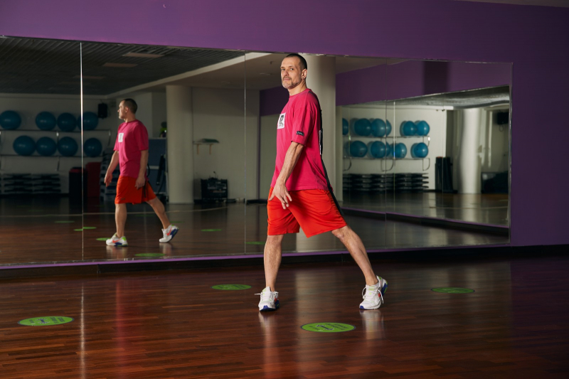 Чтобы похудеть и снять стресс: 5 эффективных упражнений из танцевальной тренировки