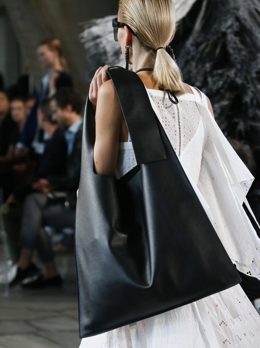 Какие сумки будут носить продвинутые модницы в 2023