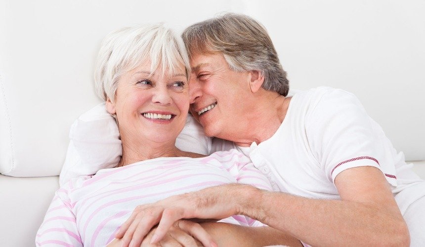 Интимная жизнь в старости: как сохранить страсть и удовольствие в зрелом возрасте