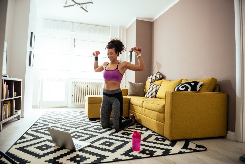 Фитнес онлайн: все, что нужно знать о тренировках в домашних условиях