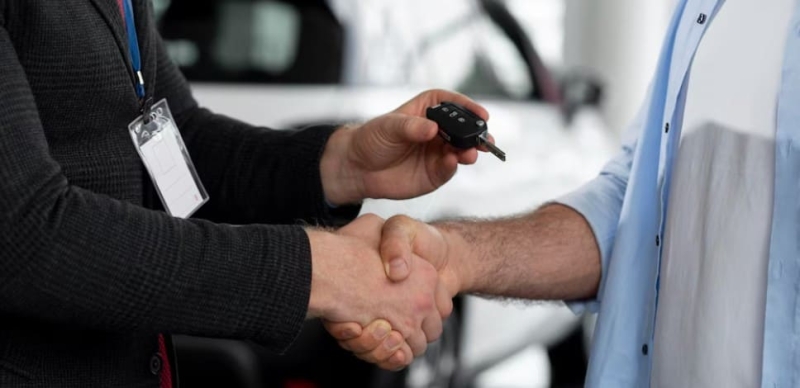 Как продать или купить автомобиль по генеральной доверенности? Какие риски и как её отменить?